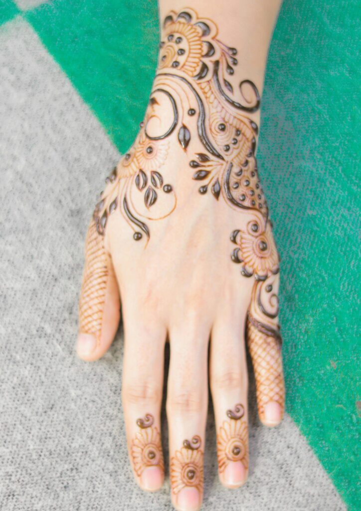 simple bel mehendi designs