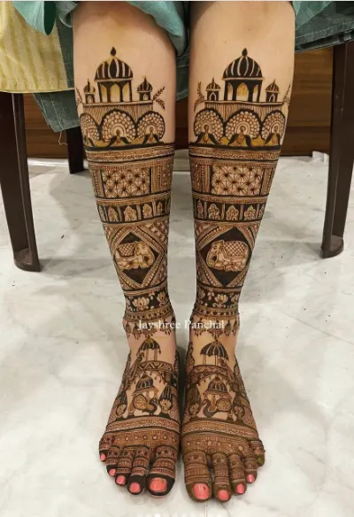 Full-leg mehndi patterns