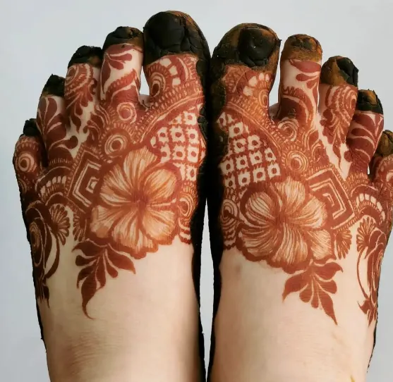 Half open space mehndi on foot