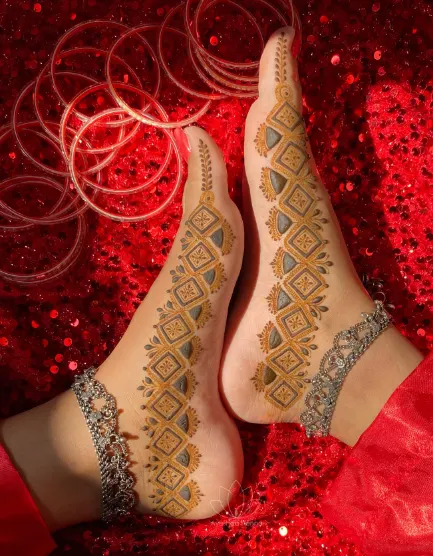 Minimalistic And simple mehndi designs for feet