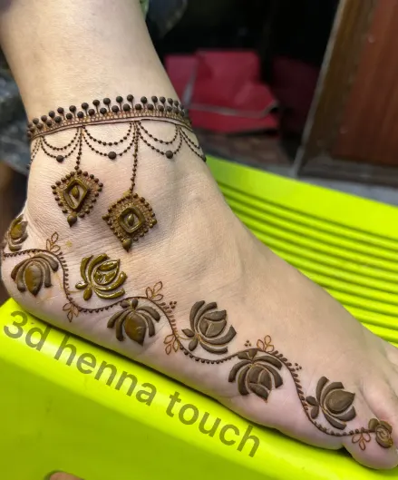 Anklet mehndi on foot