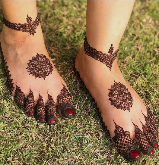 Mandala easy mehndi designs for feet