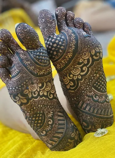 Mehndi designs On backside of foot